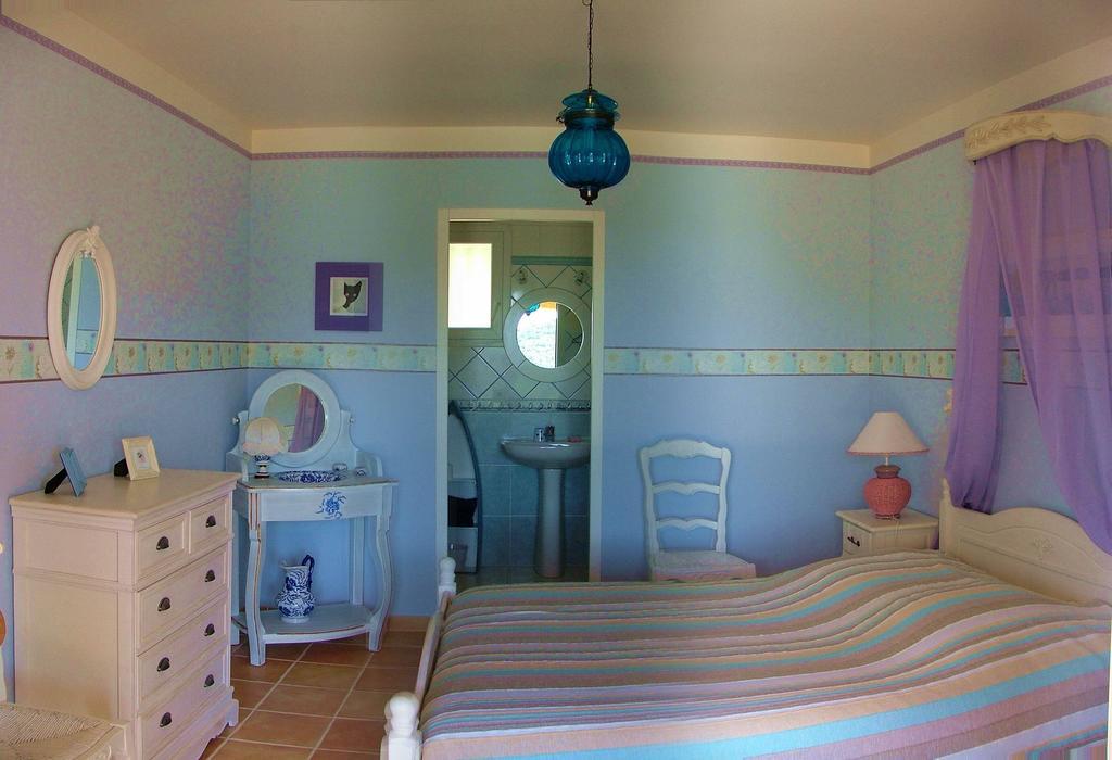 Mas De Courreges Hotel Saint Hippolyte du Fort Ruang foto